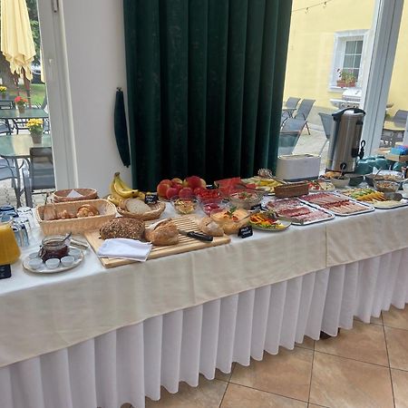 Klaudia'S Hotel & Restaurant At Golf Resort, Bac Samorin Zewnętrze zdjęcie