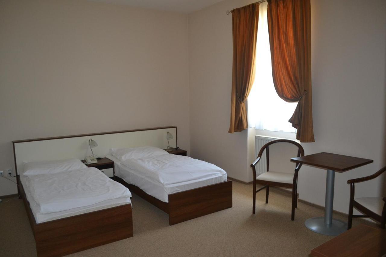 Klaudia'S Hotel & Restaurant At Golf Resort, Bac Samorin Zewnętrze zdjęcie
