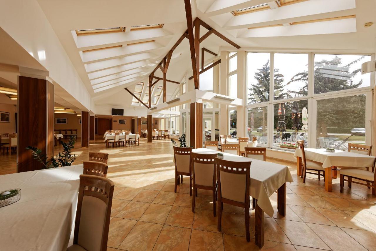 Klaudia'S Hotel & Restaurant At Golf Resort, Bac Samorin Zewnętrze zdjęcie