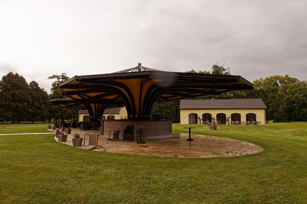 Klaudia'S Hotel & Restaurant At Golf Resort, Bac Samorin Zewnętrze zdjęcie