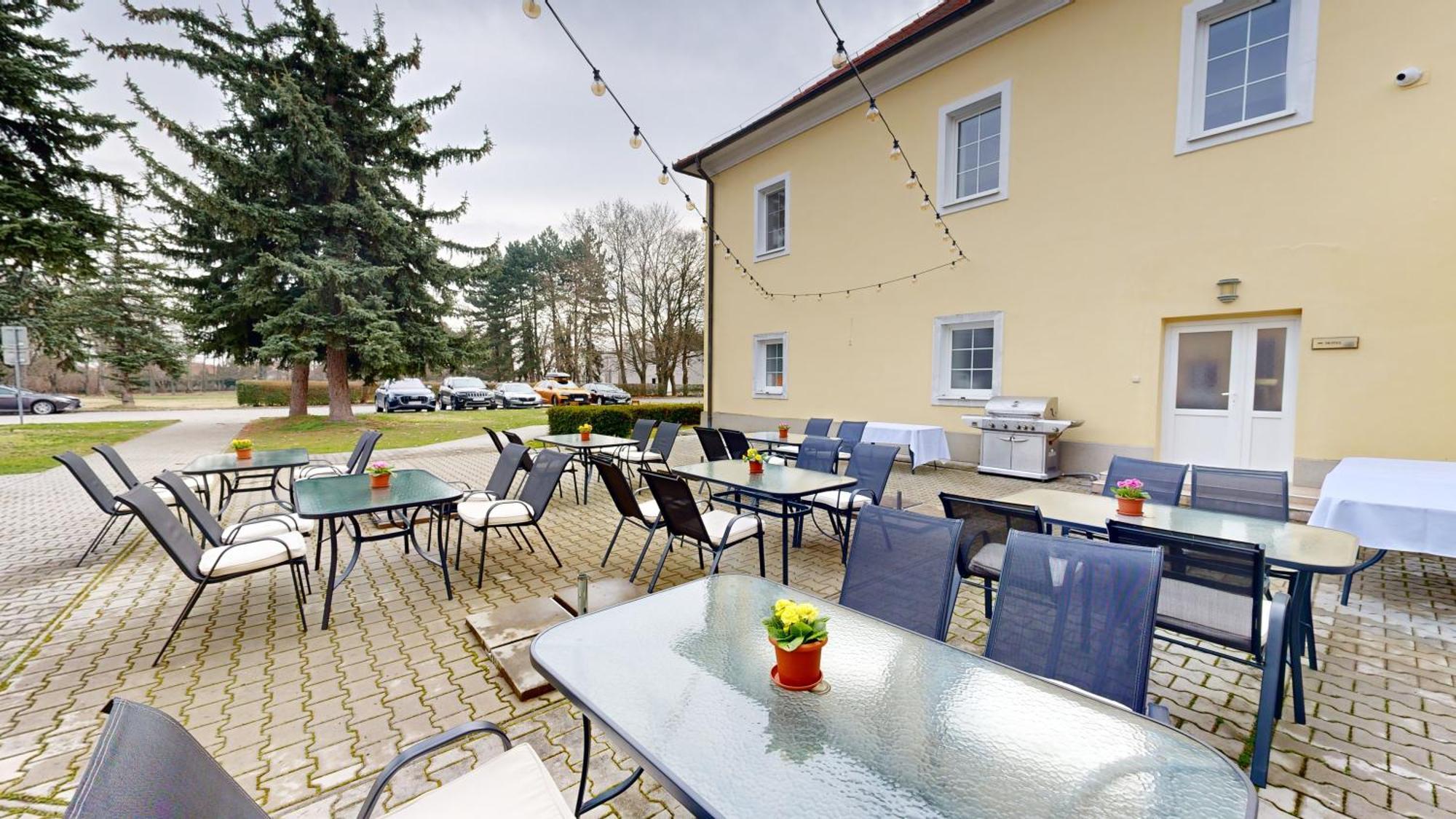 Klaudia'S Hotel & Restaurant At Golf Resort, Bac Samorin Zewnętrze zdjęcie