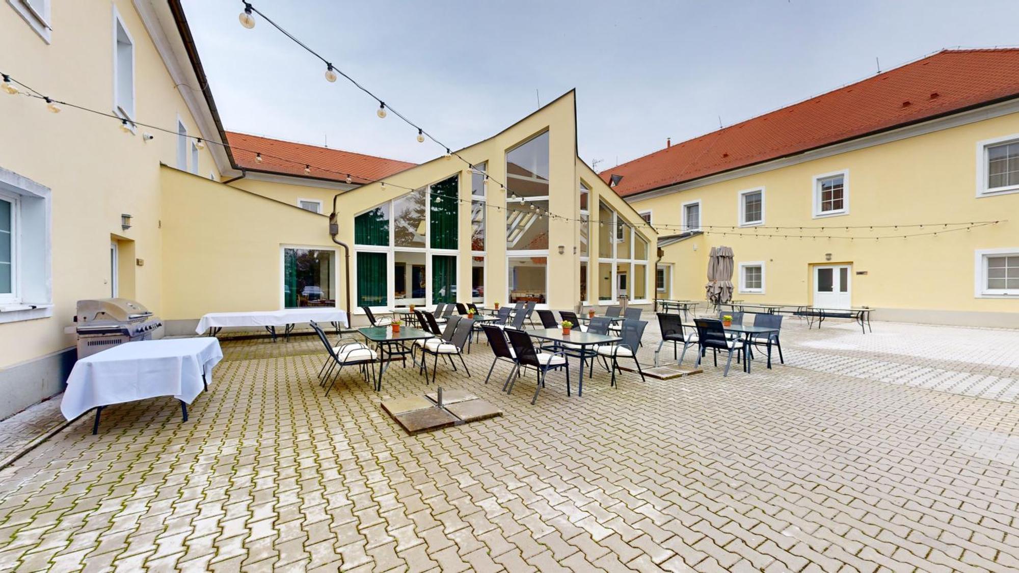 Klaudia'S Hotel & Restaurant At Golf Resort, Bac Samorin Zewnętrze zdjęcie