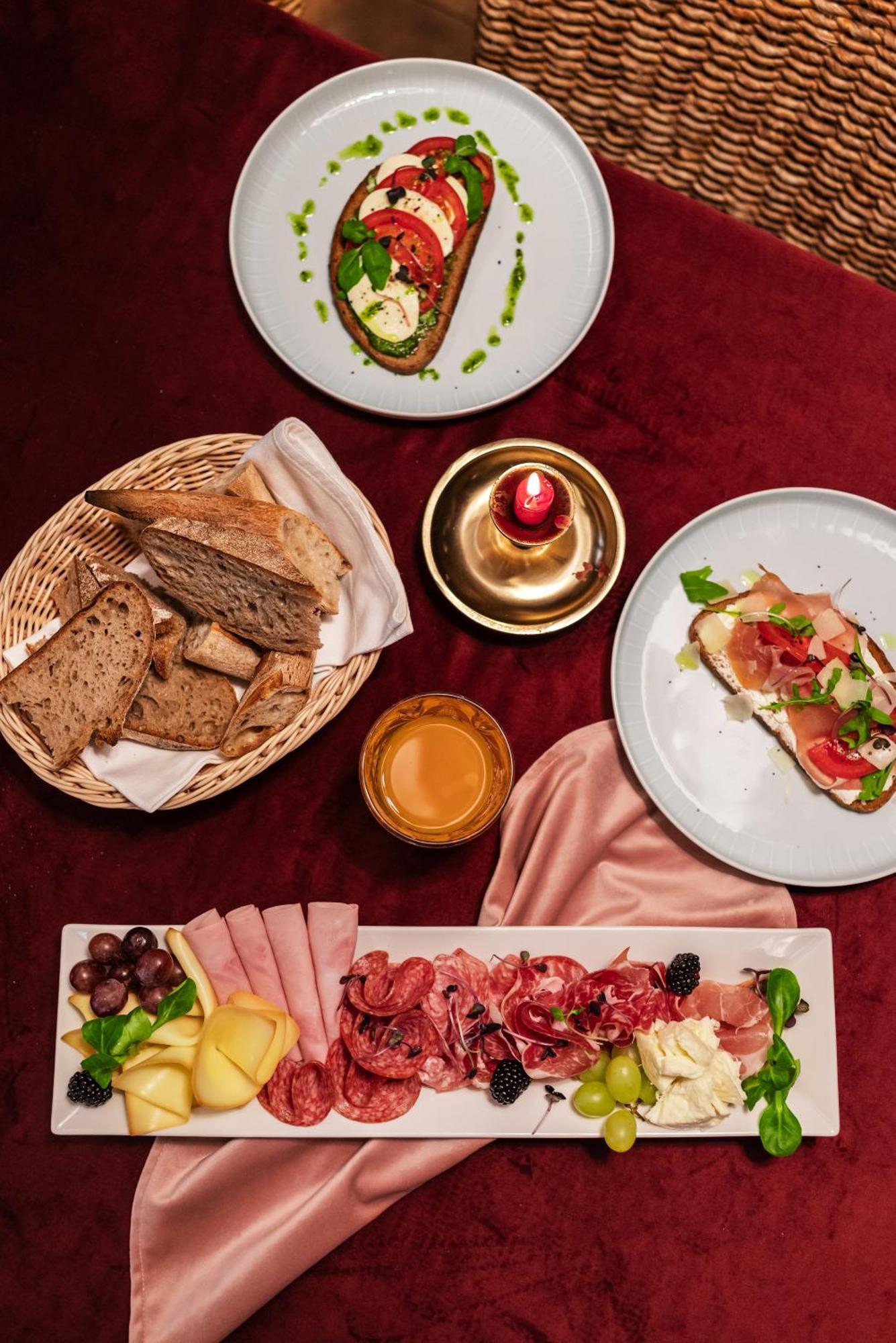 Klaudia'S Hotel & Restaurant At Golf Resort, Bac Samorin Zewnętrze zdjęcie