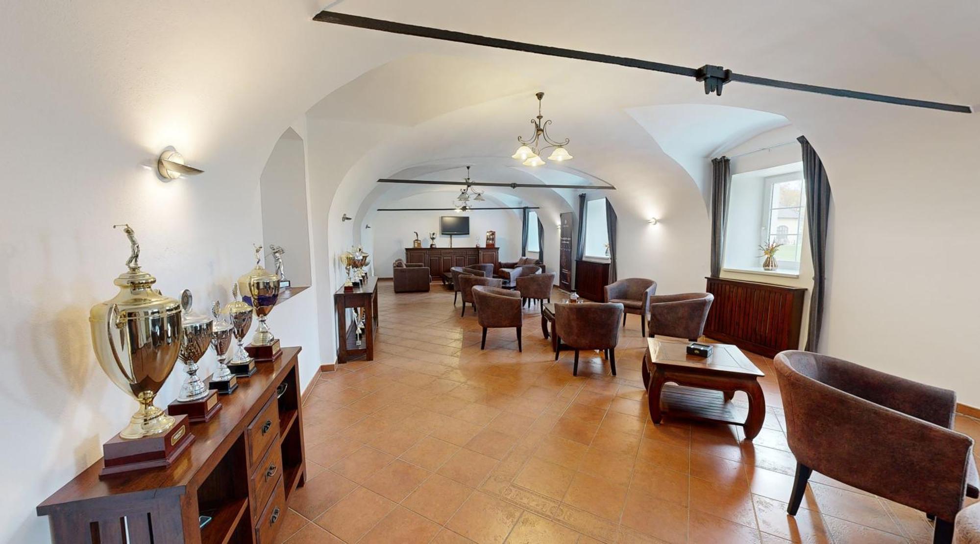 Klaudia'S Hotel & Restaurant At Golf Resort, Bac Samorin Zewnętrze zdjęcie