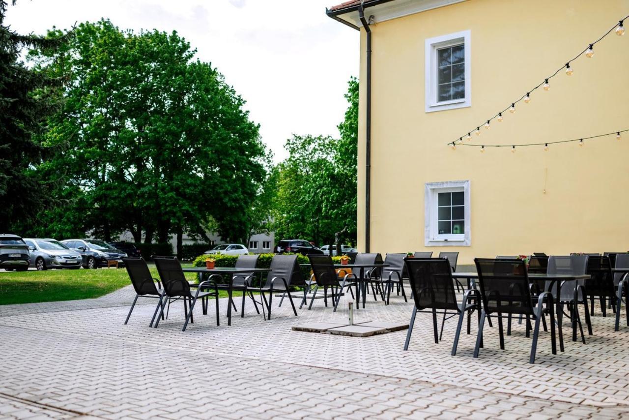 Klaudia'S Hotel & Restaurant At Golf Resort, Bac Samorin Zewnętrze zdjęcie